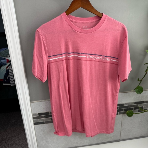 Vineyard Vines 🐳 island t-shirt - Picture 1 of 3